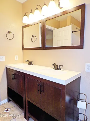 $1,200 | 10033 South Honeysuckle Drive, Hereford, AZ 85615