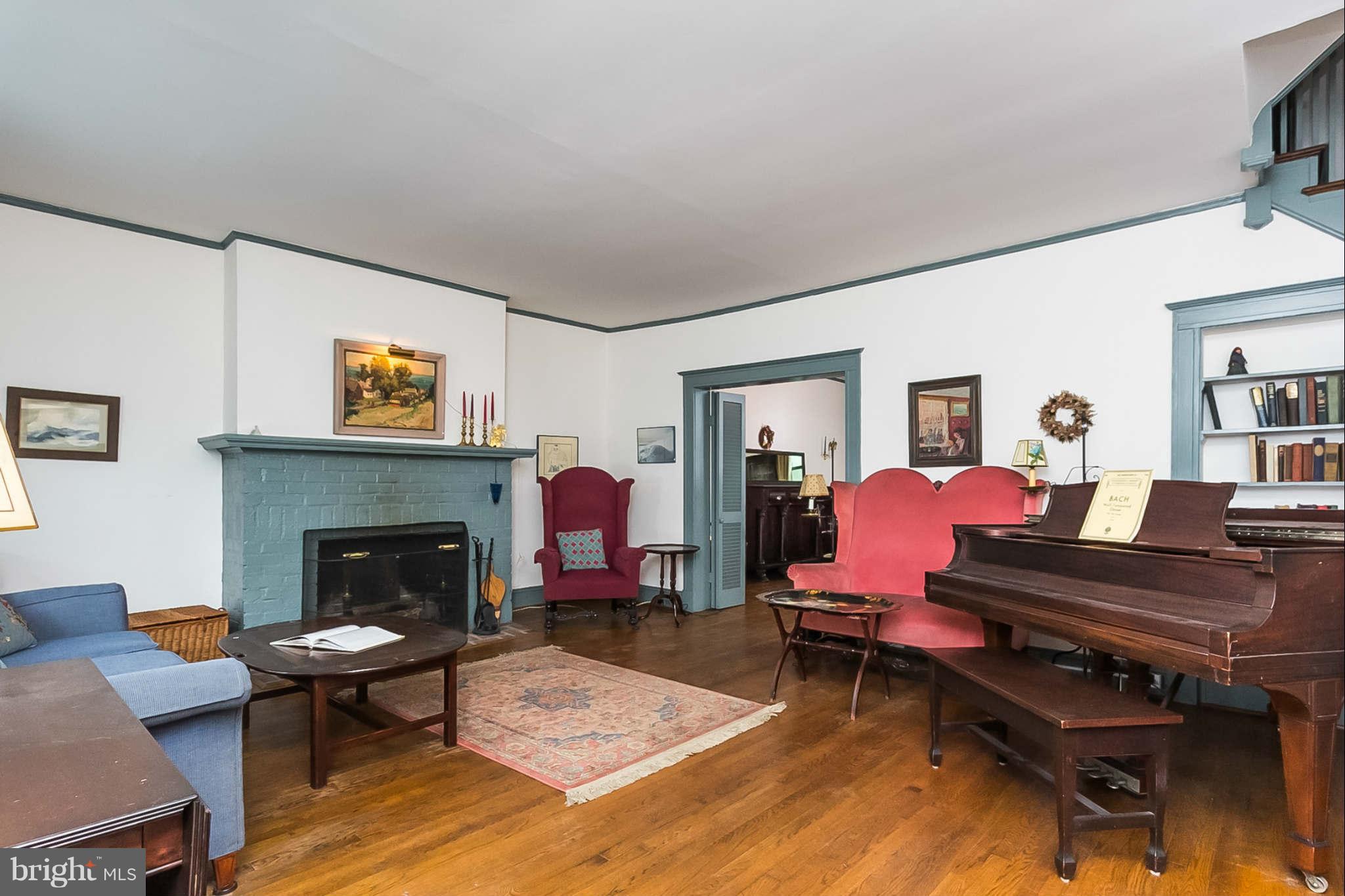 3935 Keswick Road Baltimore, MD 21211 - Photo 2 of 27 Living Room
