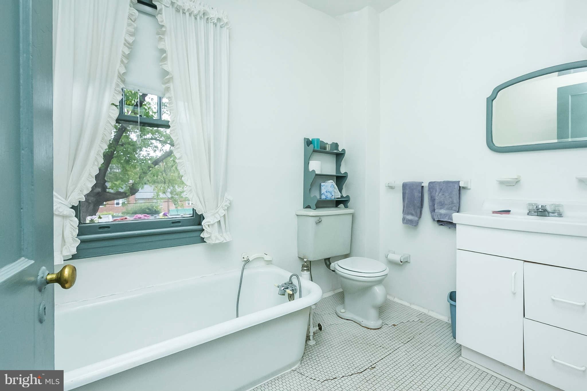 3935 Keswick Road Baltimore, MD 21211 - Photo 16 of 27 Bath
