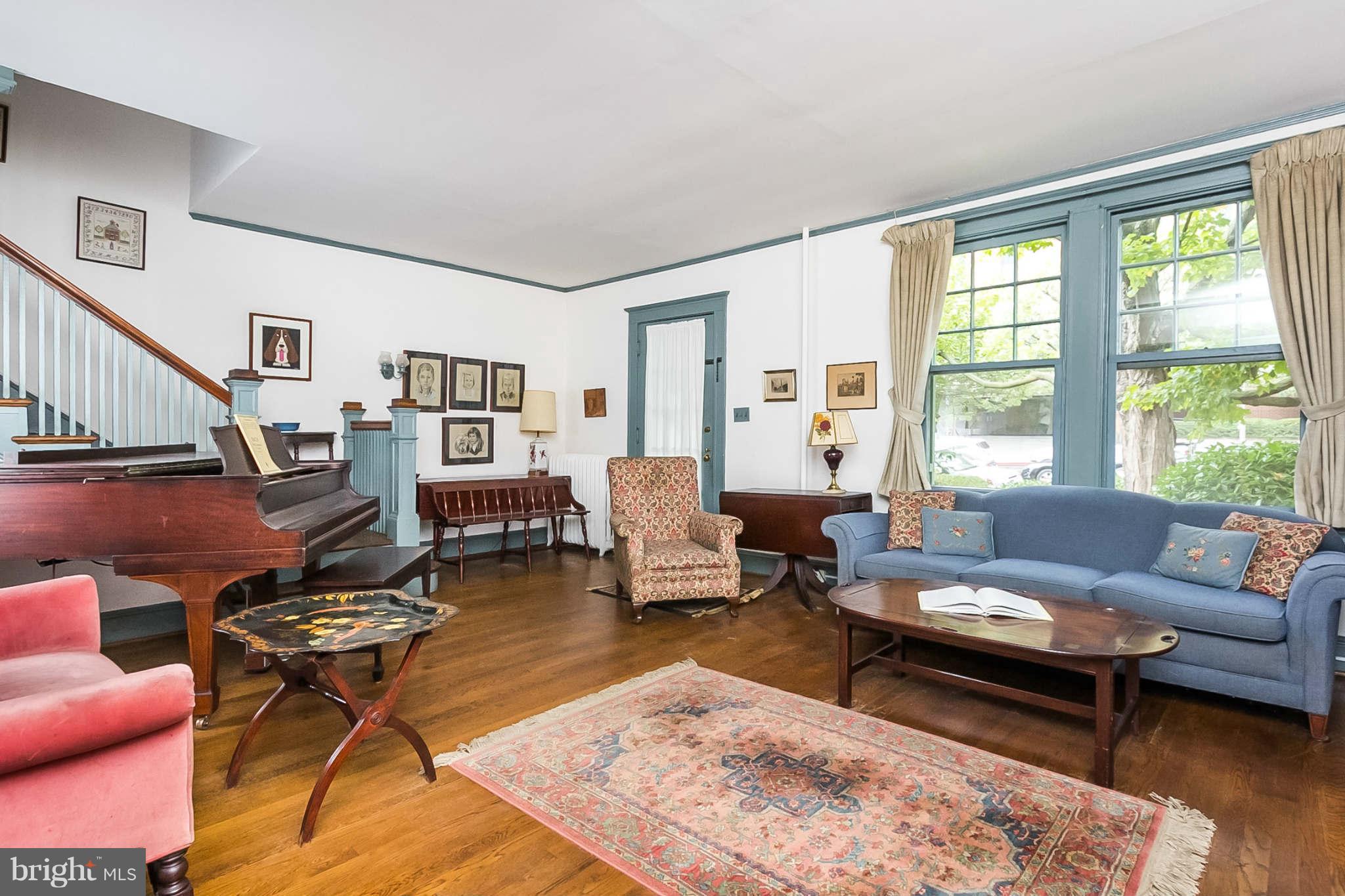3935 Keswick Road Baltimore, MD 21211 - Photo 4 of 27 Living Room
