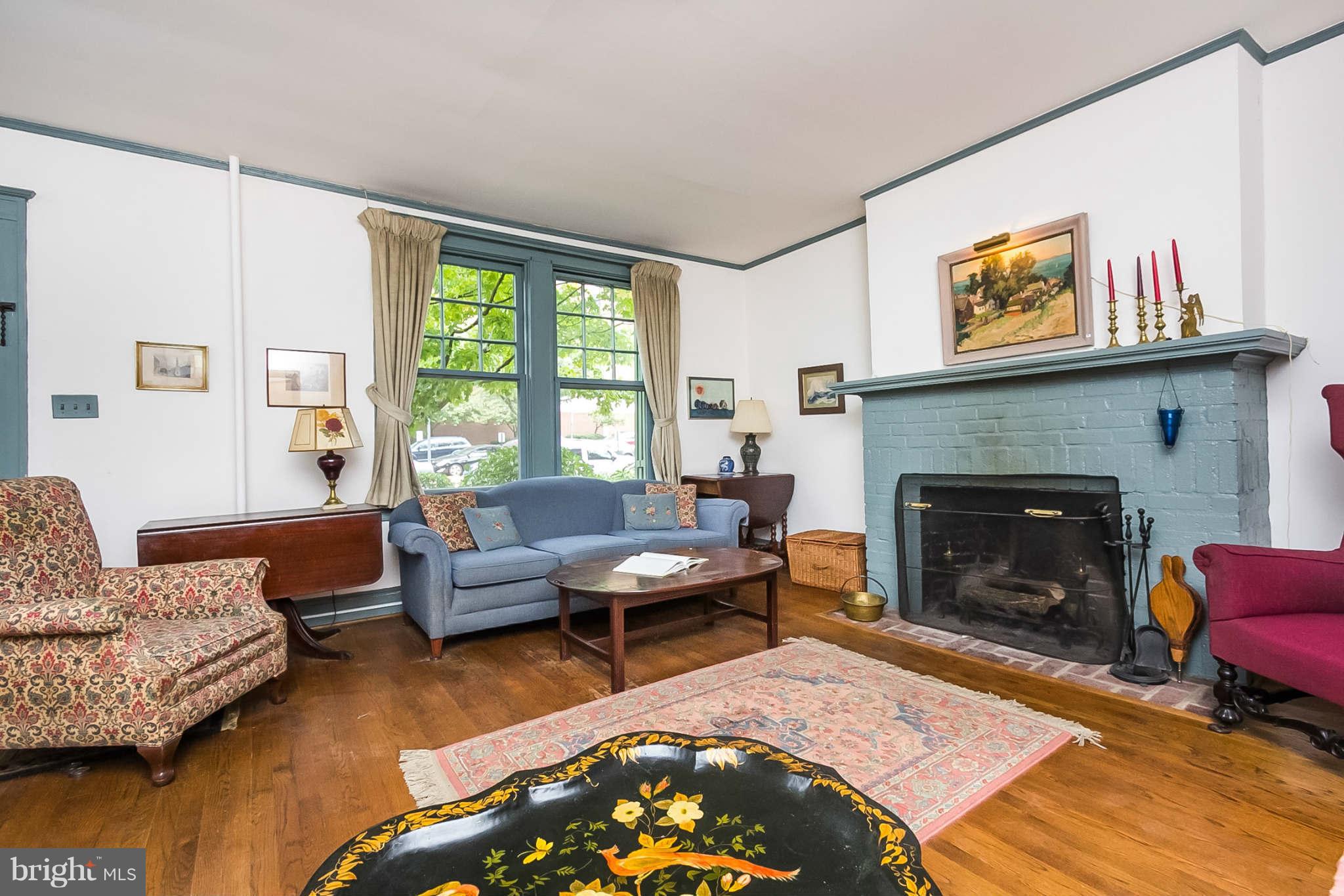 3935 Keswick Road Baltimore, MD 21211 - Photo 5 of 27 Living Room