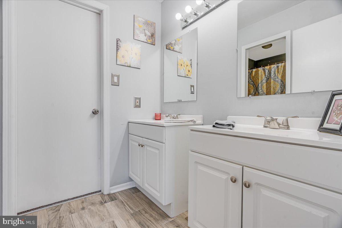 54 Stonegate Road Quakertown, PA 18951 - Photo 15 of 21 Split Bath