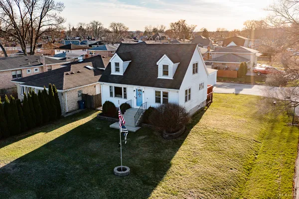 $275,000 | 10500 80th Court, Palos Hills, IL 60465