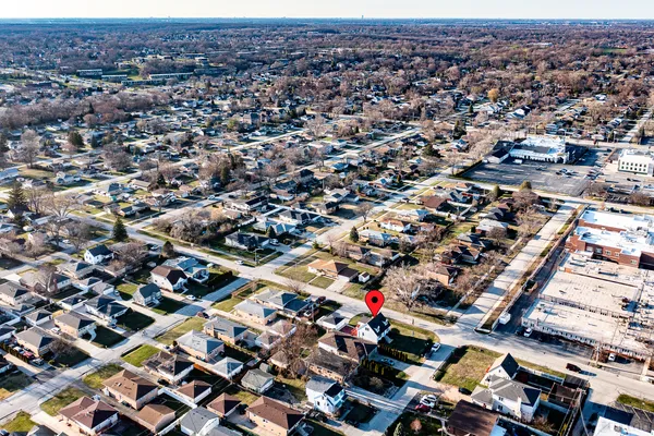 $275,000 | 10500 80th Court, Palos Hills, IL 60465