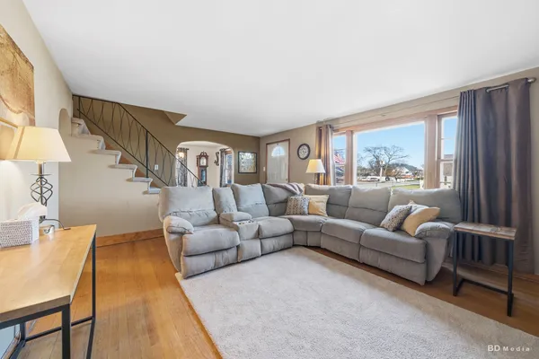 $275,000 | 10500 80th Court, Palos Hills, IL 60465