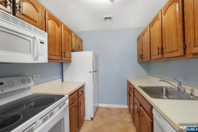 $350,000 | 240 Main Street, Unit 305, Little Falls, NJ 07424