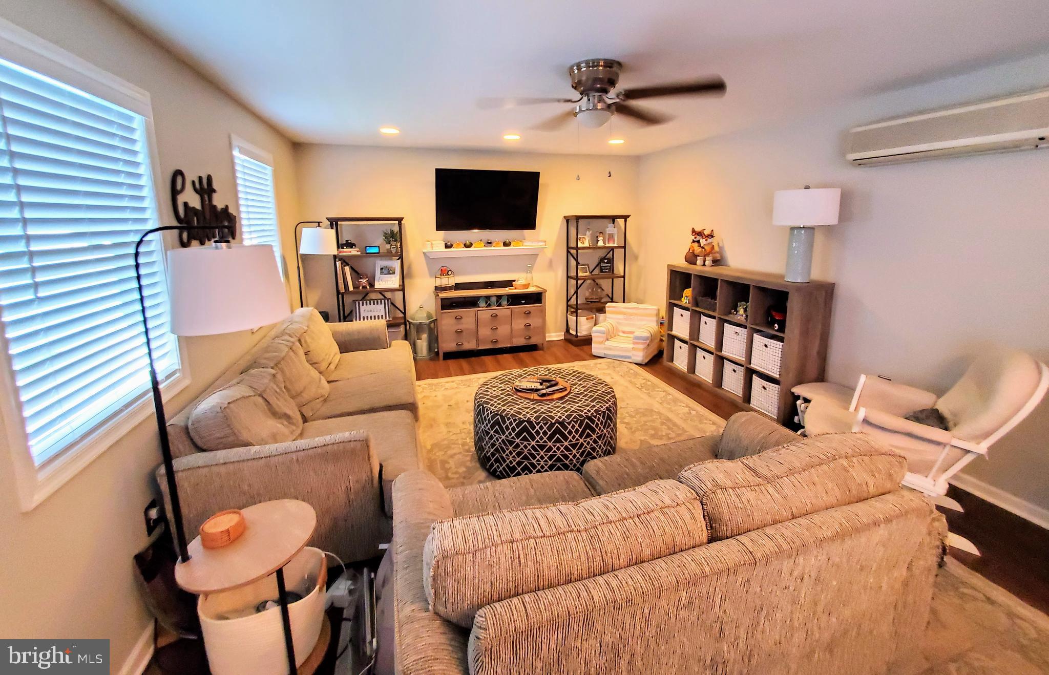 206 Rolling Road Broomall, PA 19008 - Photo 15 of 31 Family Room