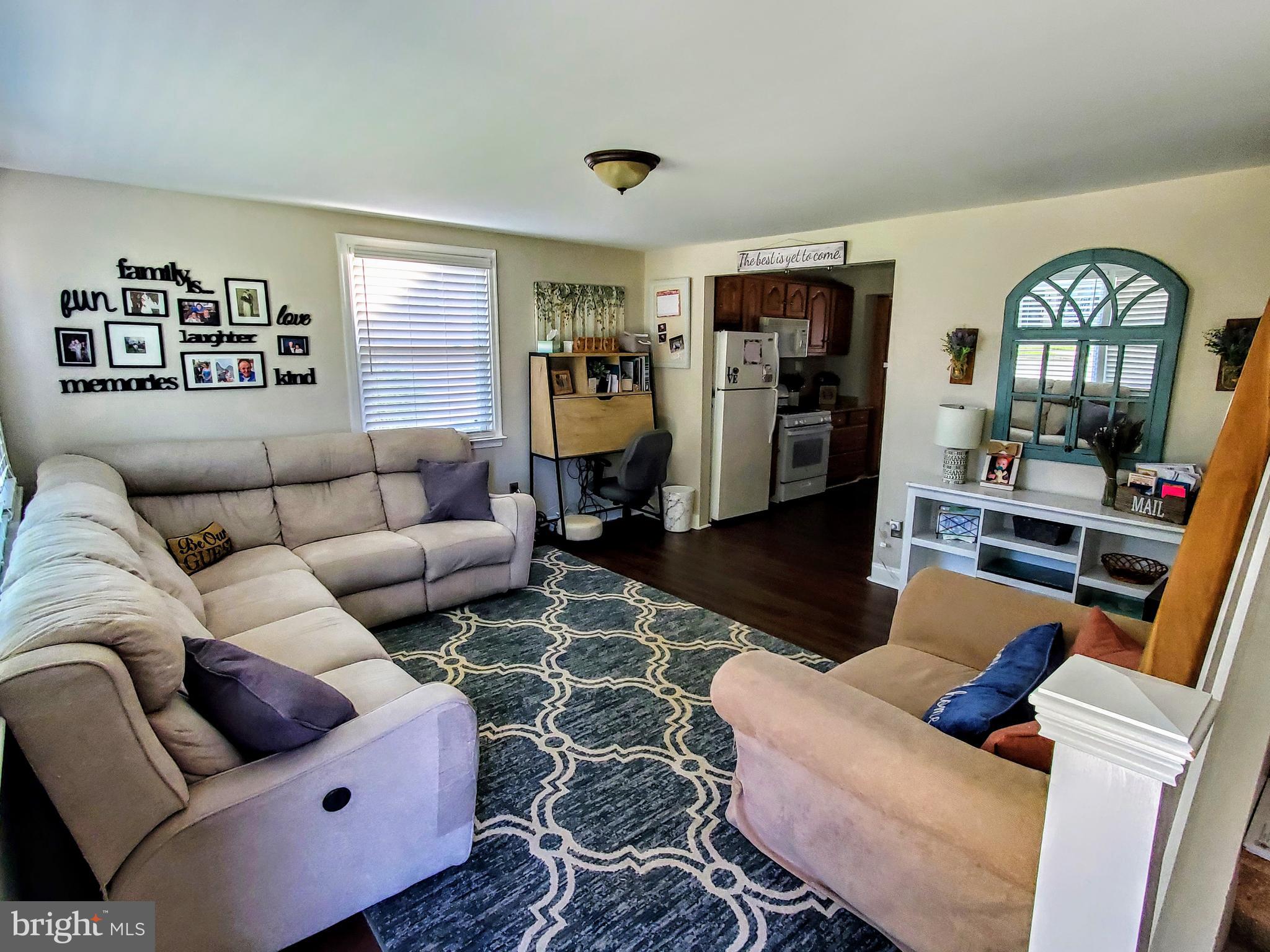 206 Rolling Road Broomall, PA 19008 - Photo 3 of 31 Living Room