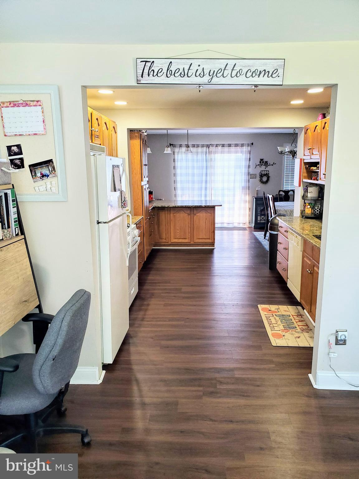 206 Rolling Road Broomall, PA 19008 - Photo 7 of 31 Entry way to kitchen from Living Room