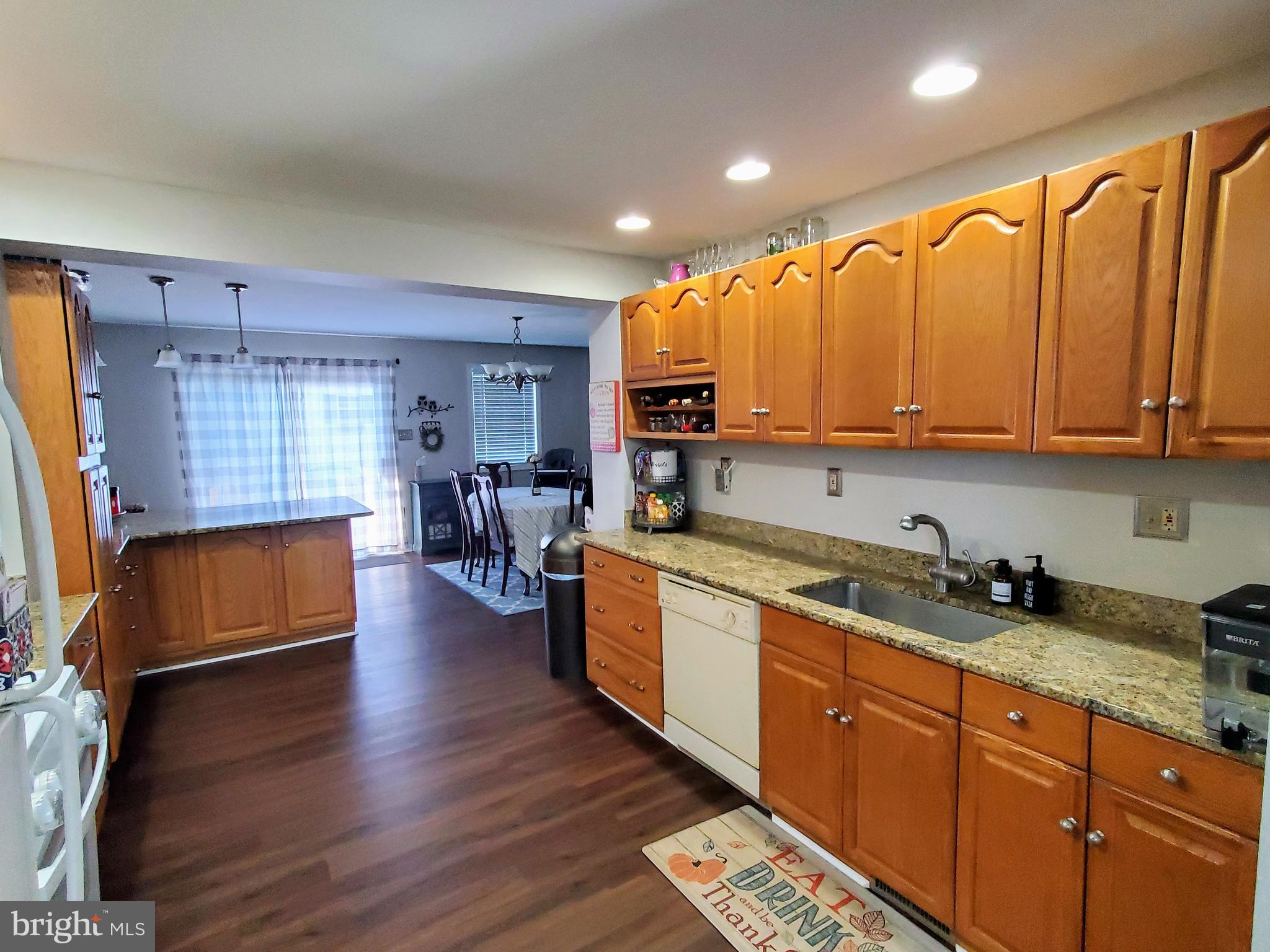 206 Rolling Road Broomall, PA 19008 - Photo 8 of 31