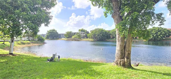 $1,725 | 5335 Northwest 10th Court, Unit 307, Plantation, FL 33313