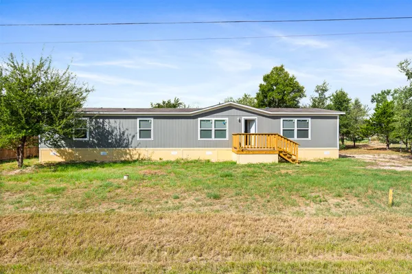 a view of a house with a backyard