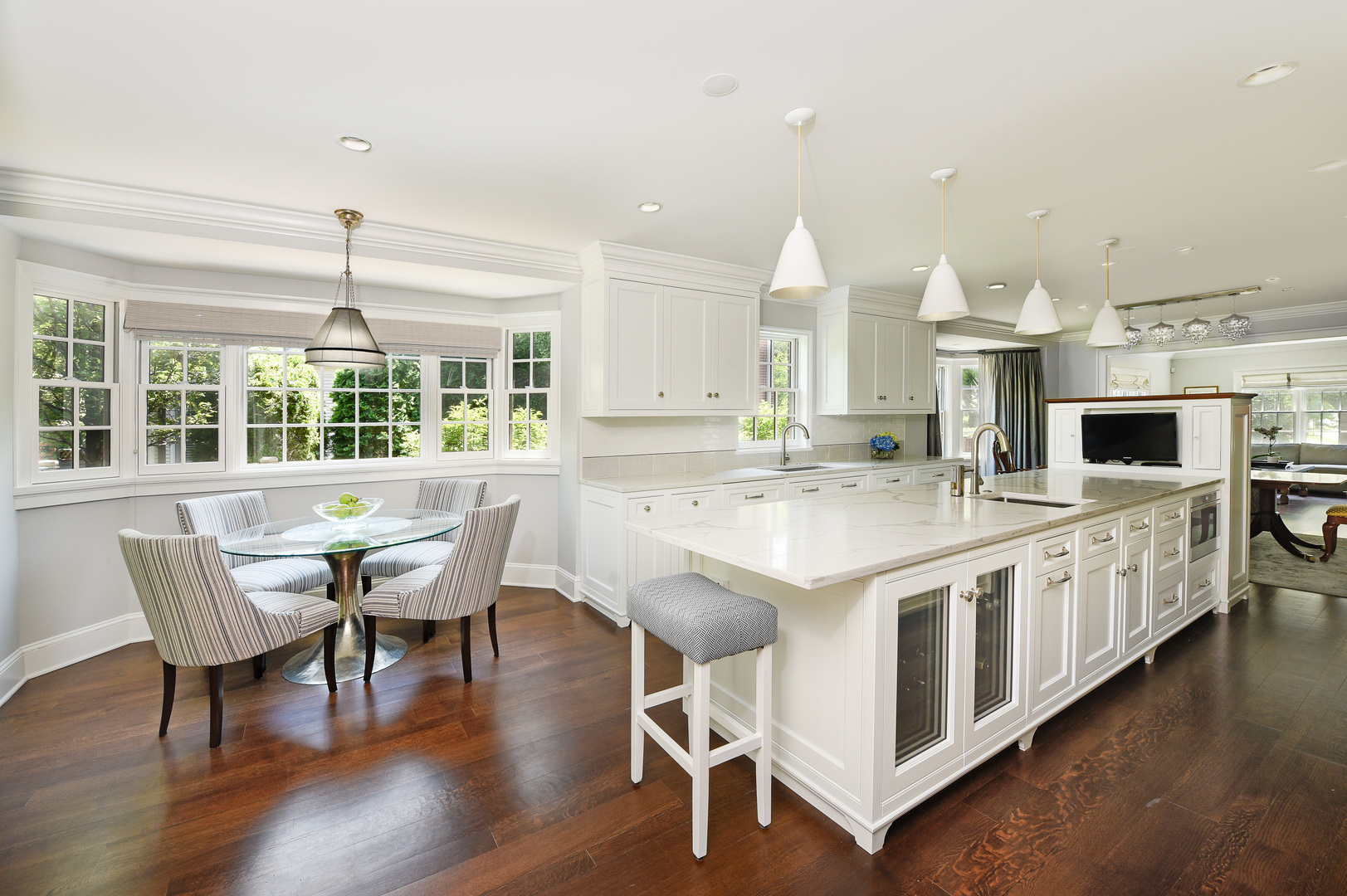 221 Essex Road Winnetka, IL 60093 - Photo 7 of 36