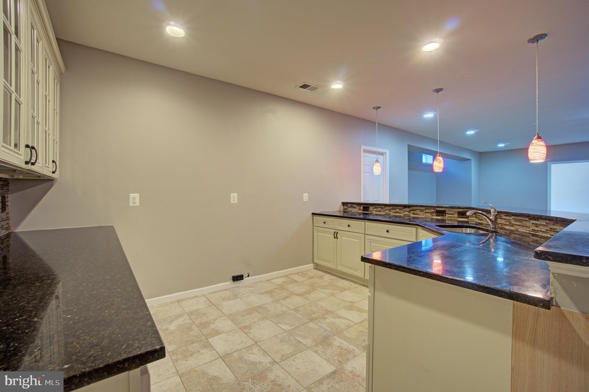 44369 Stone Roses Circle Ashburn, VA 20147 - Photo 34 of 45 Bar