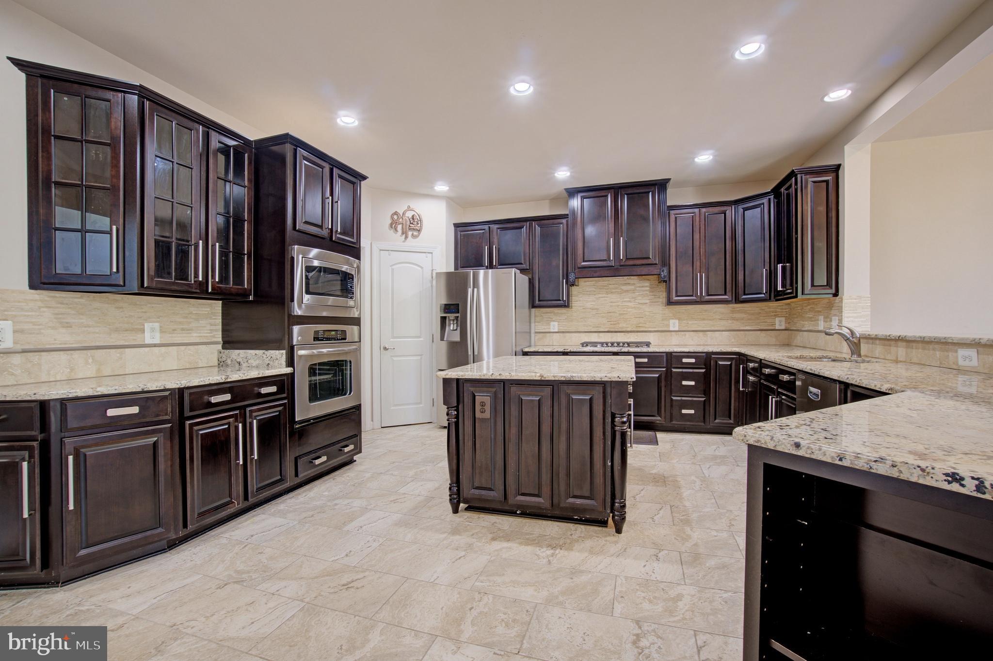 44369 Stone Roses Circle Ashburn, VA 20147 - Photo 9 of 45 Ultimate Kitchen