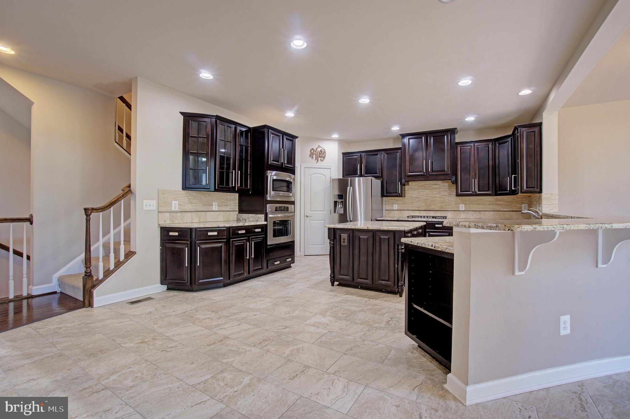 44369 Stone Roses Circle Ashburn, VA 20147 - Photo 10 of 45 Ultimate Kitchen
