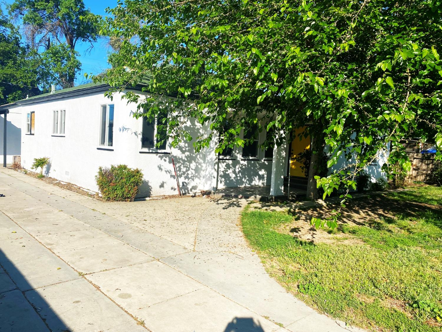 931 F Street Reedley, CA 93654 - Photo 1 of 11 a view of a backyard of the house