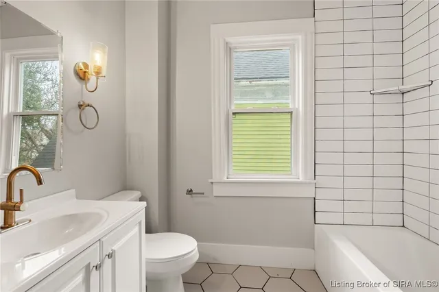 $385,000 | 1907 Ekin Avenue, New Albany, IN 47150