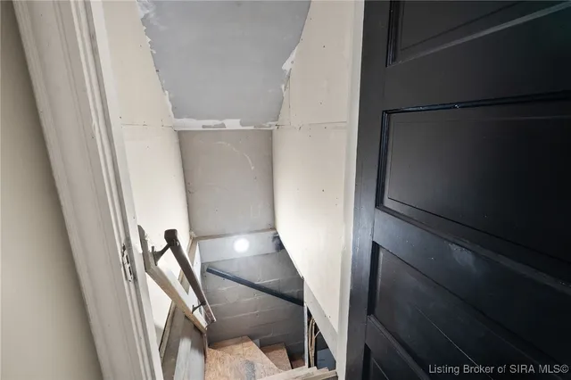 $385,000 | 1907 Ekin Avenue, New Albany, IN 47150