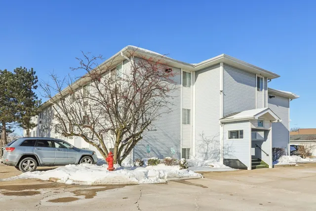 $105,000 | 3170 West Monroe Street, Unit 311, Waukegan, IL 60085