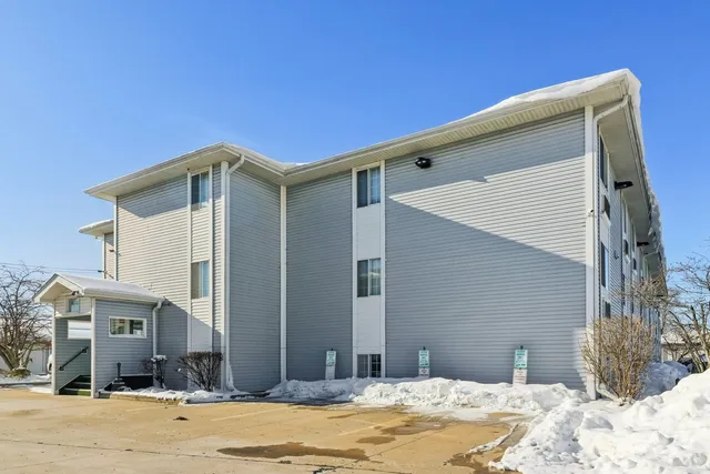 $105,000 | 3170 West Monroe Street, Unit 311, Waukegan, IL 60085