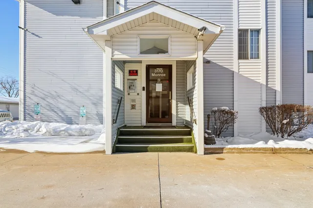 $105,000 | 3170 West Monroe Street, Unit 311, Waukegan, IL 60085