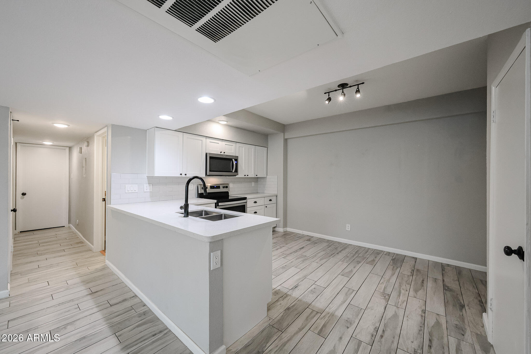 351 East Thomas Road, Unit D201 Phoenix, AZ 85012 - Photo 16 of 43