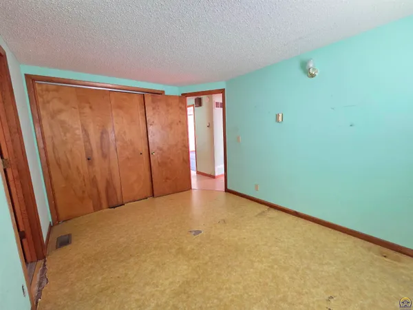 $99,000 | 169 Wabaunsee Avenue, Harveyville, KS 66431