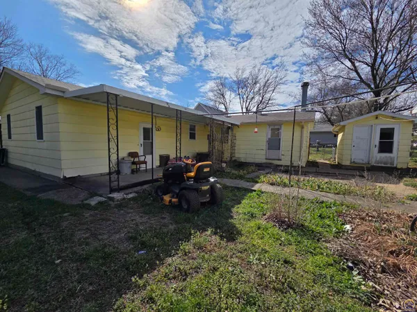 $99,000 | 169 Wabaunsee Avenue, Harveyville, KS 66431