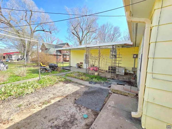 $99,000 | 169 Wabaunsee Avenue, Harveyville, KS 66431