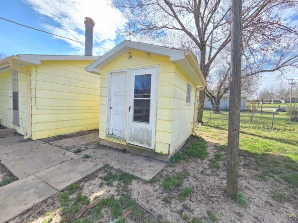 $99,000 | 169 Wabaunsee Avenue, Harveyville, KS 66431