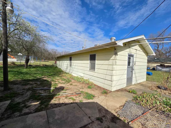 $99,000 | 169 Wabaunsee Avenue, Harveyville, KS 66431