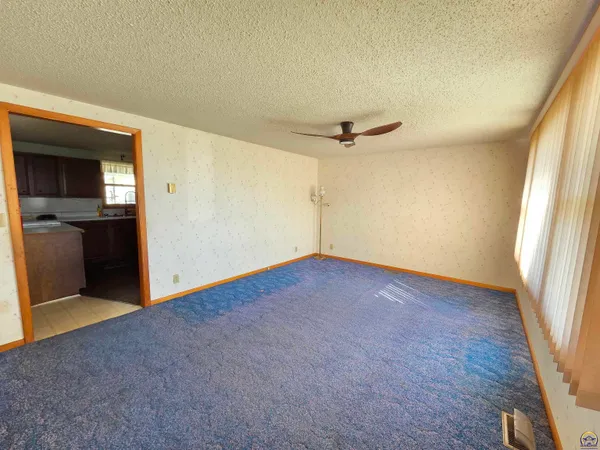 $99,000 | 169 Wabaunsee Avenue, Harveyville, KS 66431