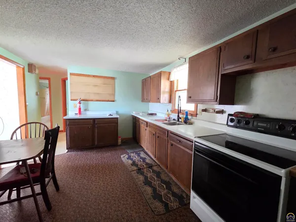 $99,000 | 169 Wabaunsee Avenue, Harveyville, KS 66431