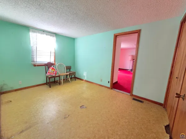 $99,000 | 169 Wabaunsee Avenue, Harveyville, KS 66431