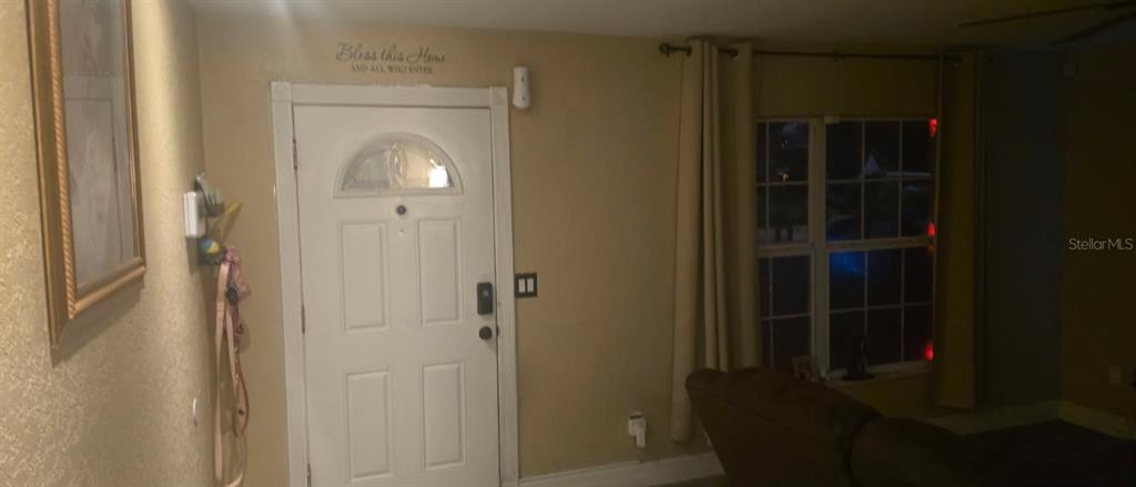 4906 Presidential Street Seffner, FL 33584 - Photo 6 of 23 a bathroom with a mirror