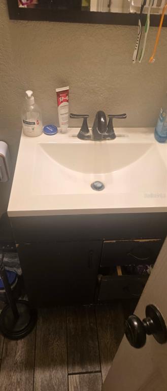 4906 Presidential Street Seffner, FL 33584 - Photo 10 of 23 a close view of sink