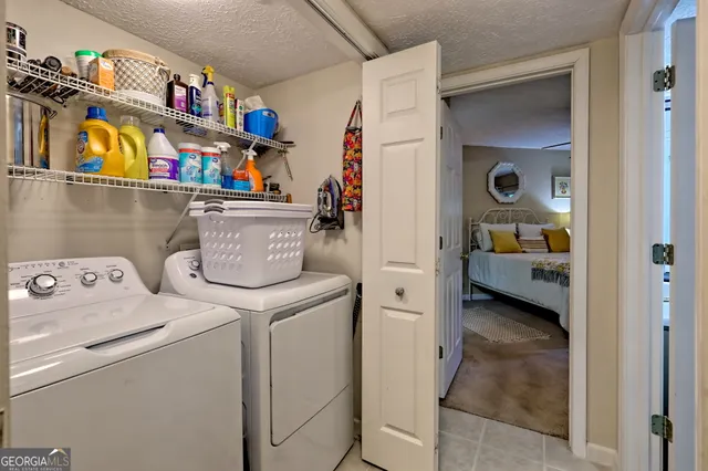 a view of an entryway with a of the front door