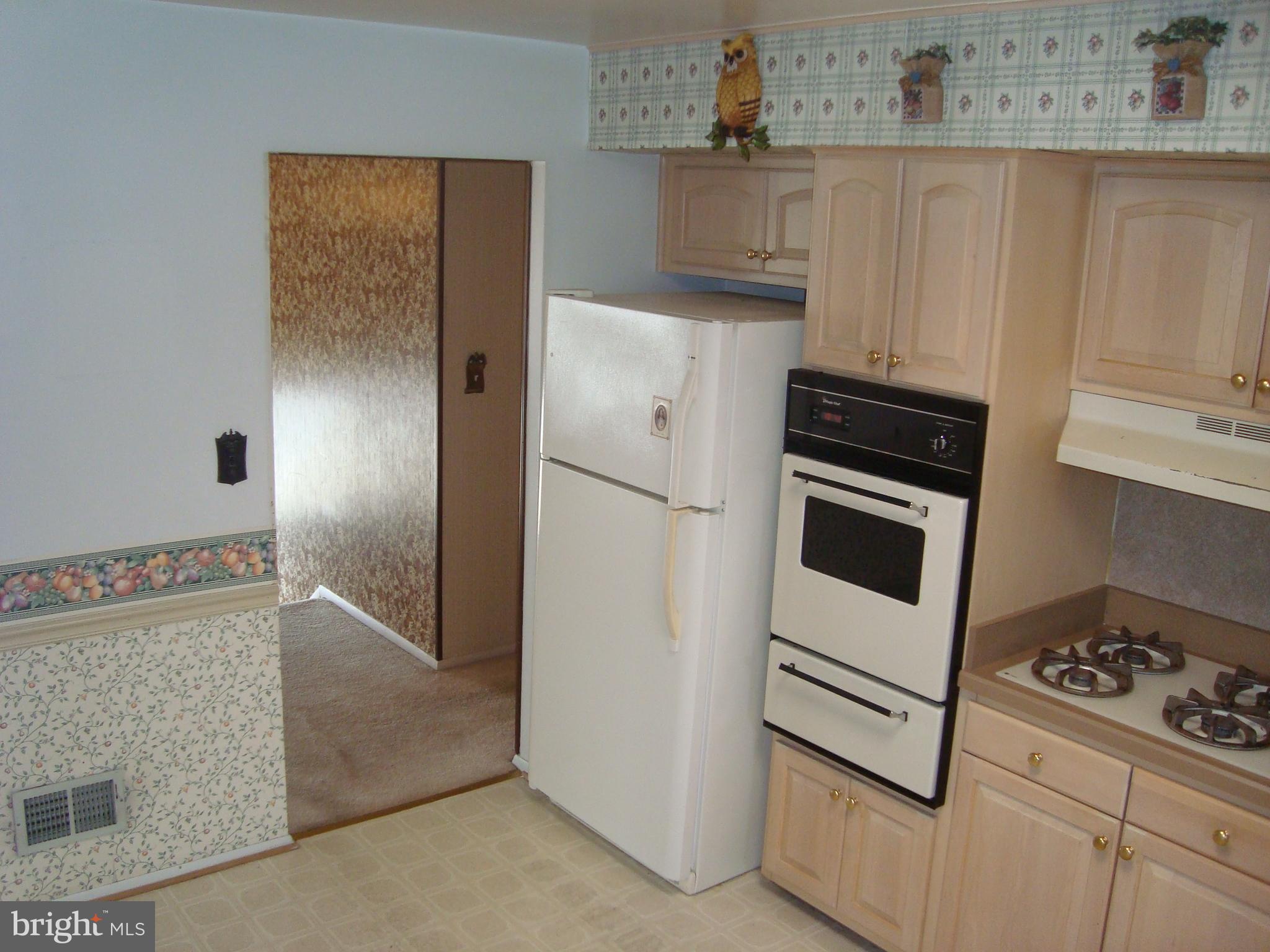 6308 Magdolena Road Baltimore, MD 21237 - Photo 14 of 36 Kitchen