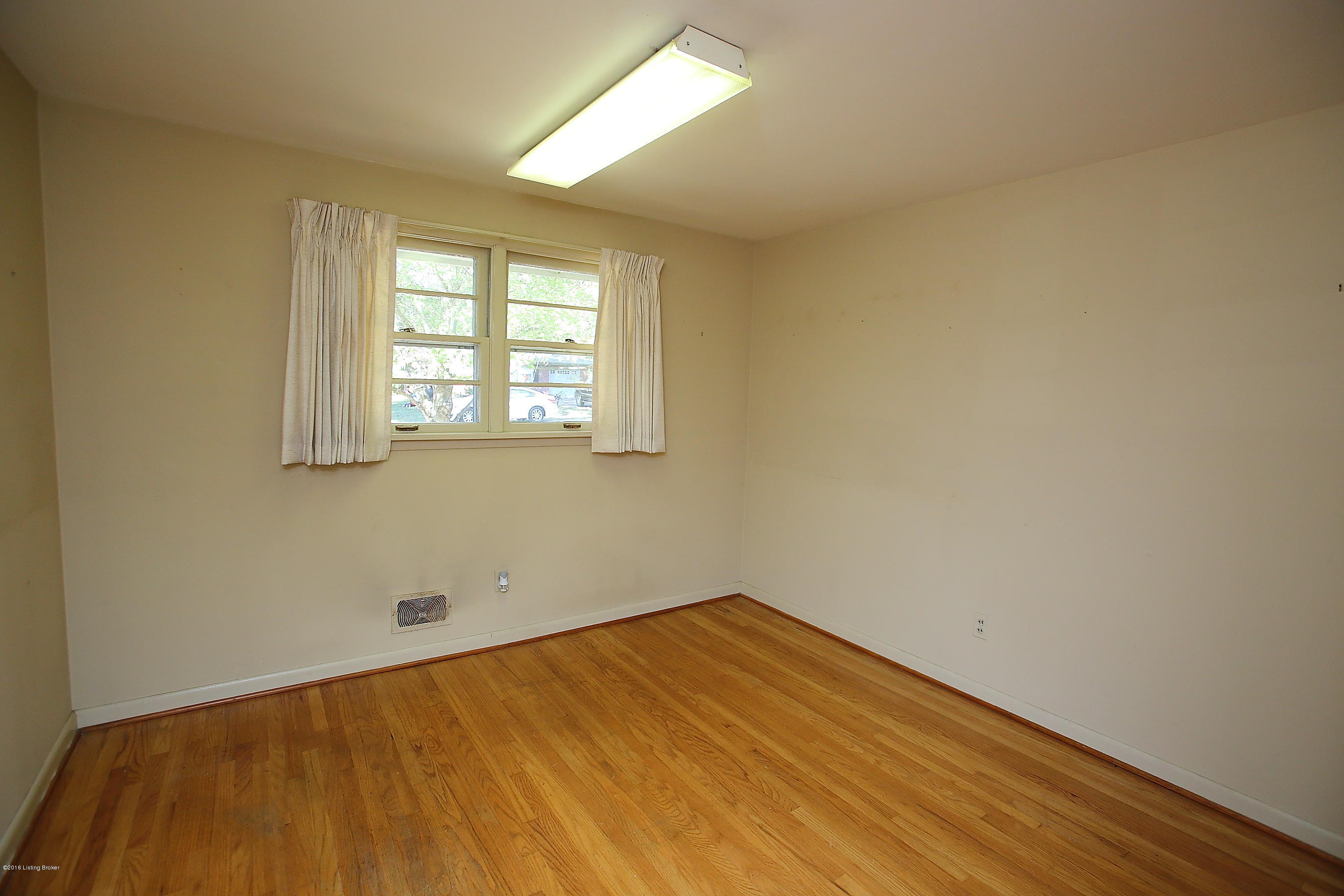 4224 Dolphin Road Houston Acres, KY 40220 - Photo 22 of 50 Bedroom 2