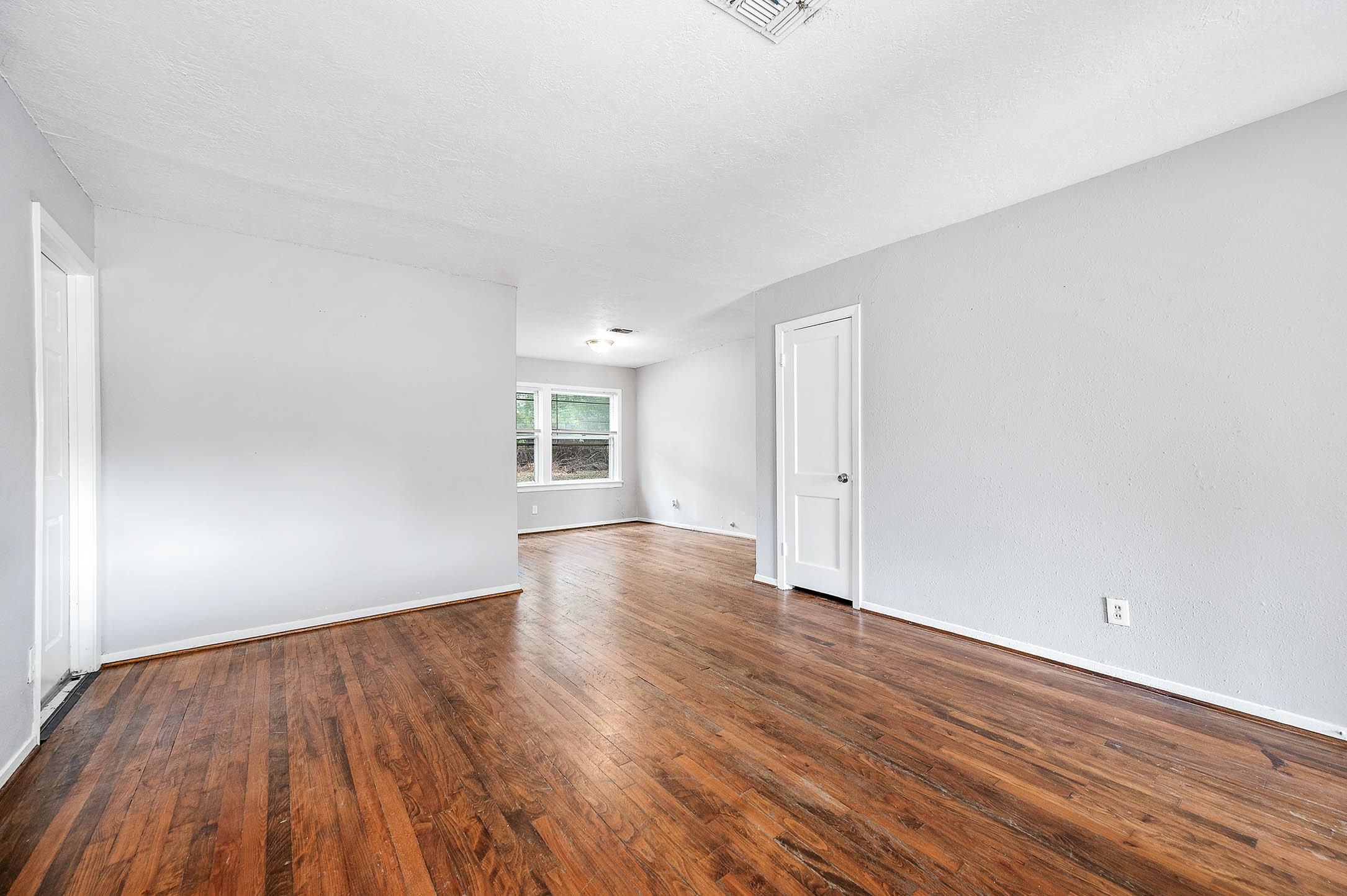 3723 Odin Court Houston, TX 77021 - Photo 4 of 19 a view of an empty room with wooden and a window