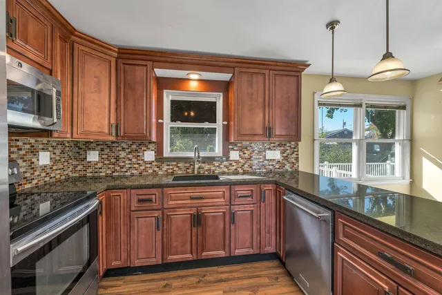 $400,000 | 66 Broadway Avenue, Manchester, NH 03104