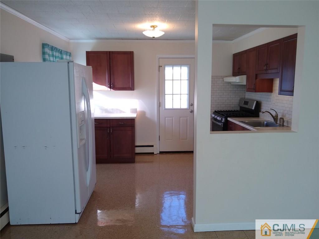 29 Richmond Road Edison, NJ 08817 - Photo 6 of 31 a view of kitchen and window