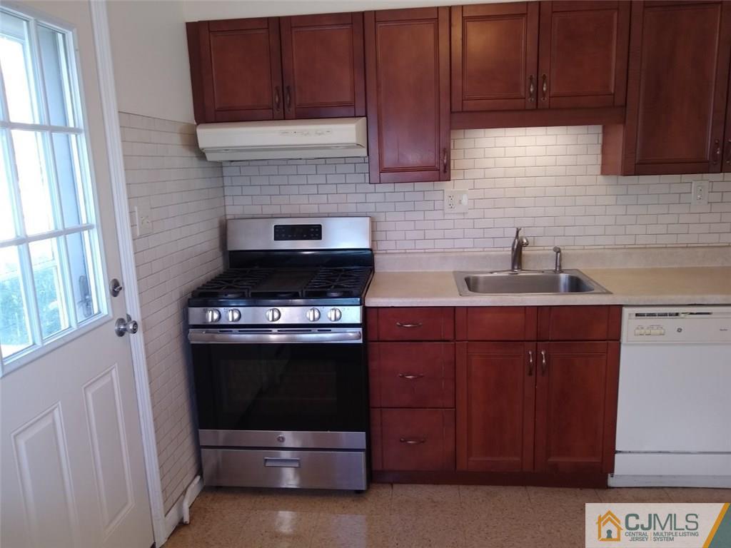 29 Richmond Road Edison, NJ 08817 - Photo 8 of 31 a kitchen with granite countertop a stove and a sink