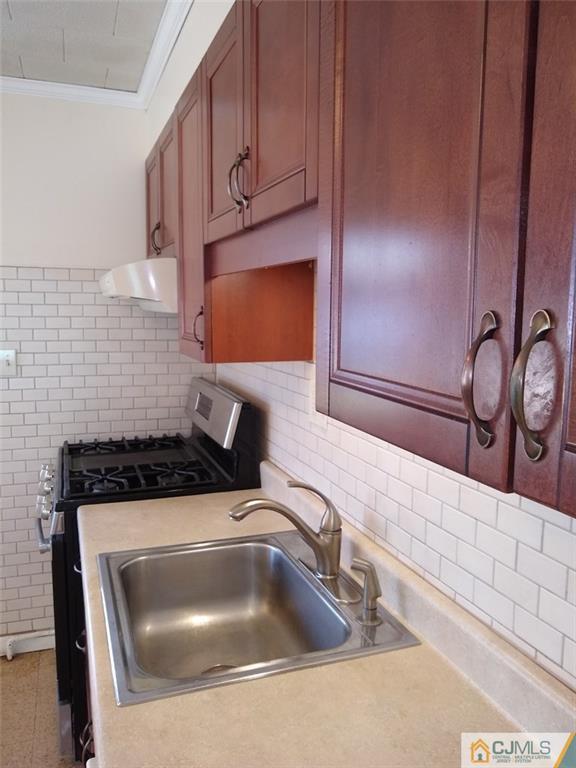 29 Richmond Road Edison, NJ 08817 - Photo 9 of 31 a kitchen with granite countertop a sink stove and cabinets