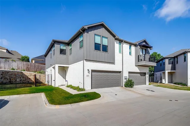 $3,200 | 6334 Oakbend Circle, Fort Worth, TX 76132