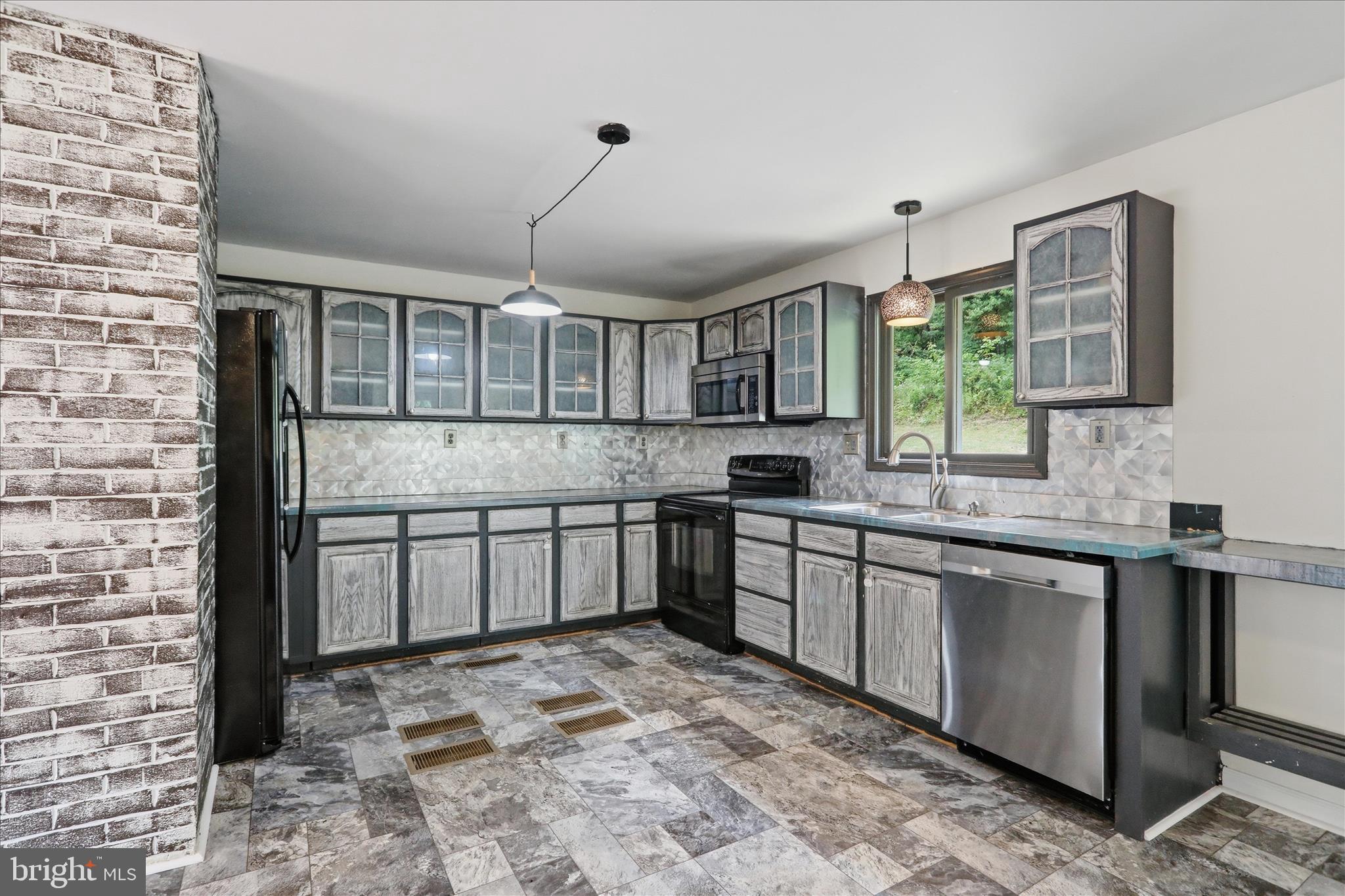 839 Needmore Road Martinsburg, WV 25403 - Photo 9 of 44