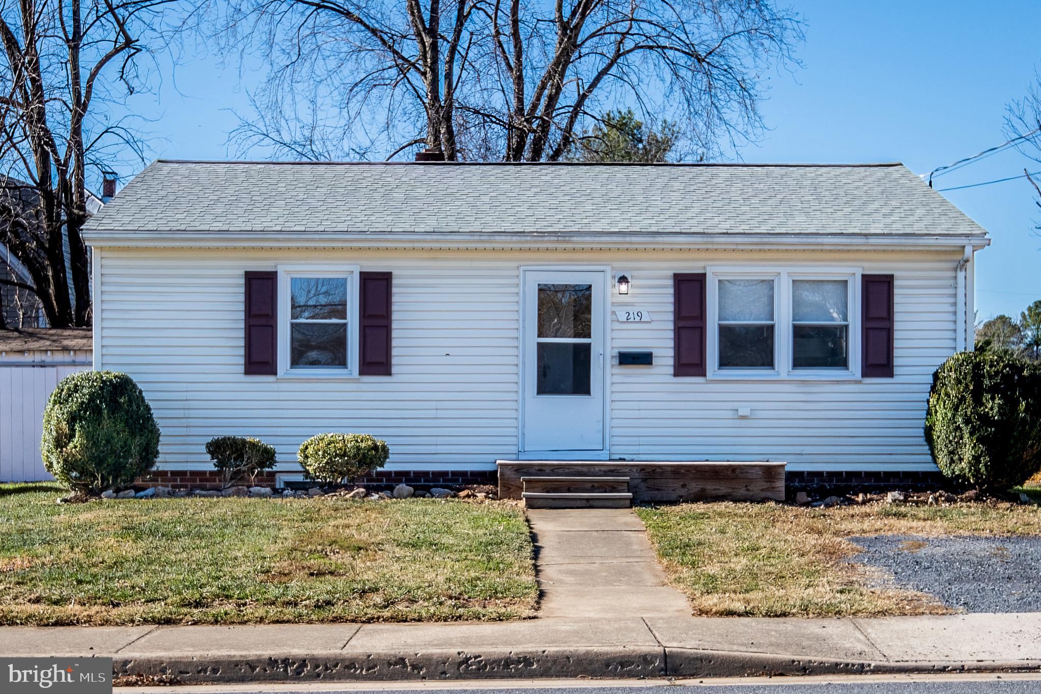 219 Virginia Street Strasburg, VA 22657 - Photo 22 of 29 a front view of a house with garden