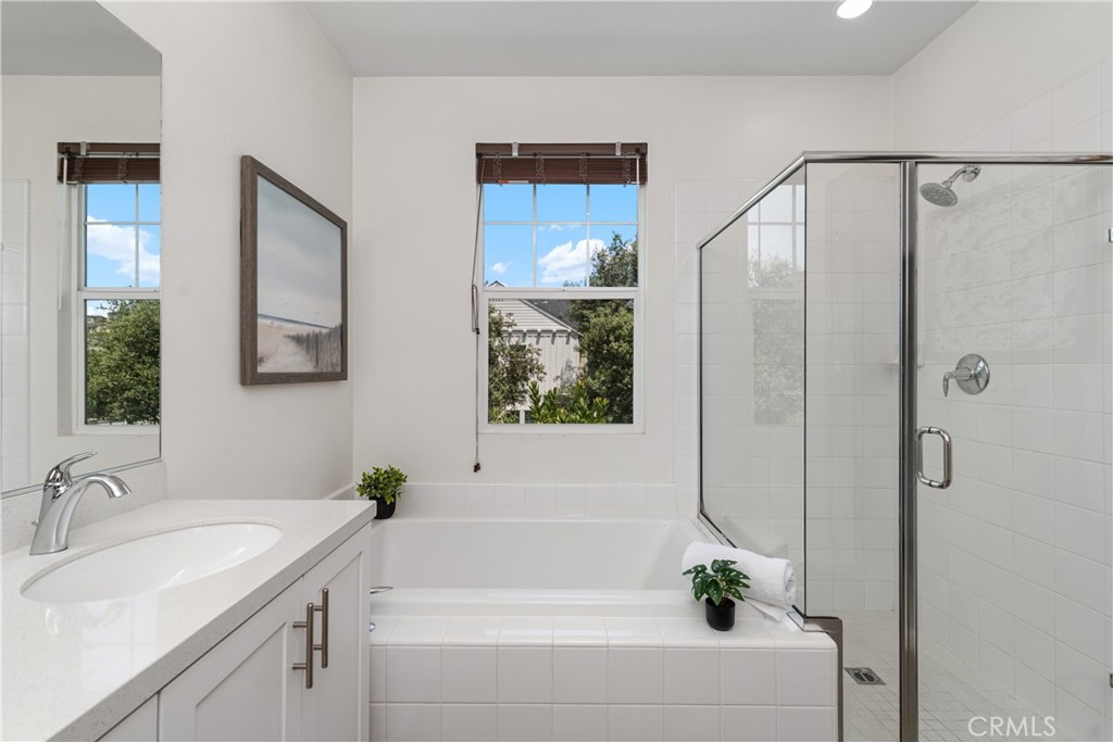 78 Patria Rancho Mission Viejo, CA 92694 - Photo 21 of 56 a bathroom with a bathtub a sink and a mirror