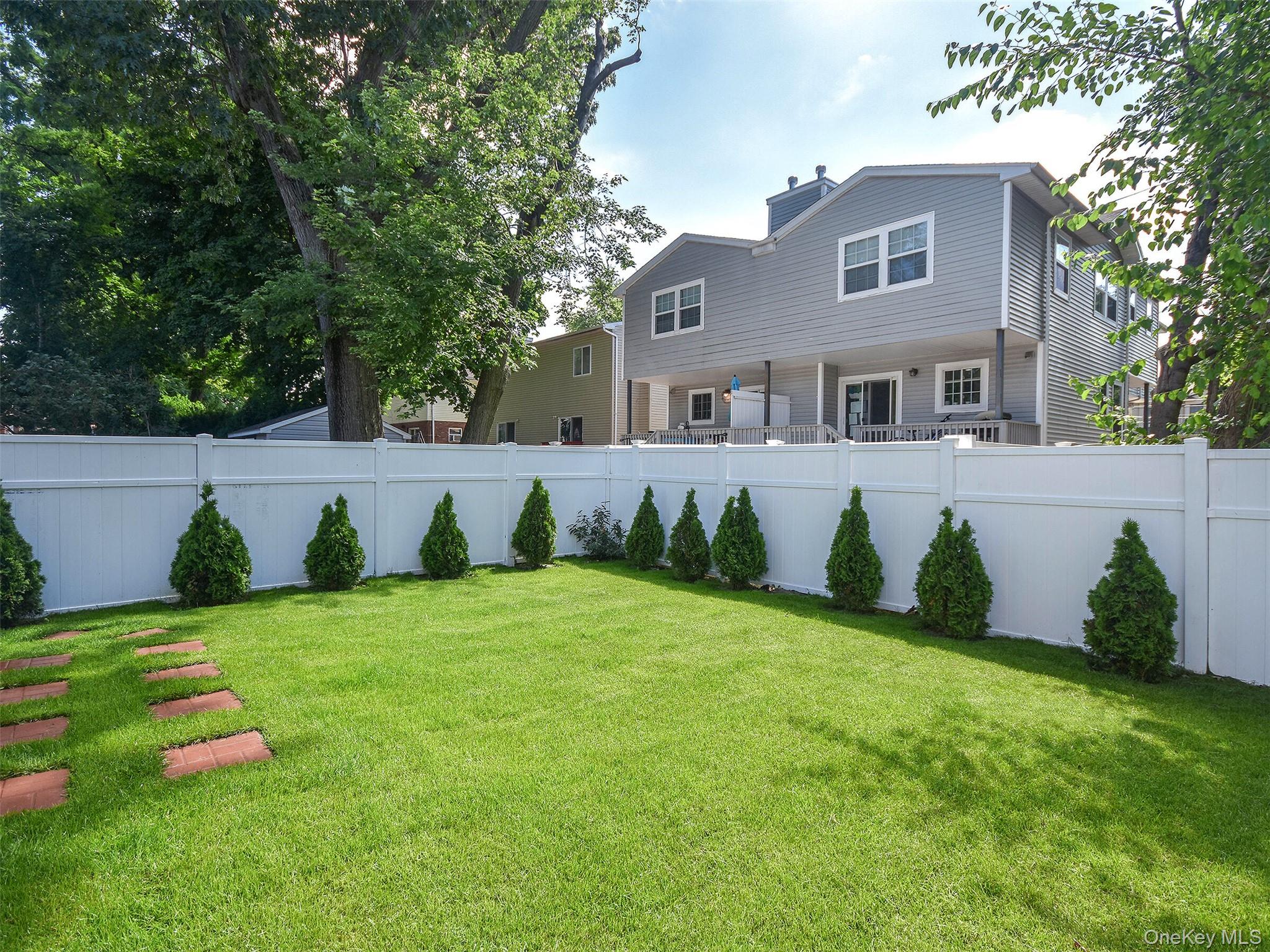 59 A Hickory Road Port Washington, NY 11050 - Photo 15 of 20